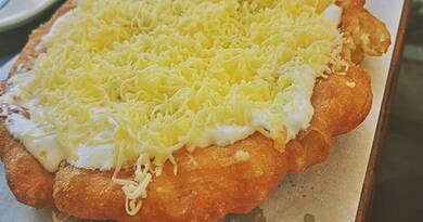 Ez a tökéletes, piacos stílusú, ropogós, mégis puha házi lángos recept