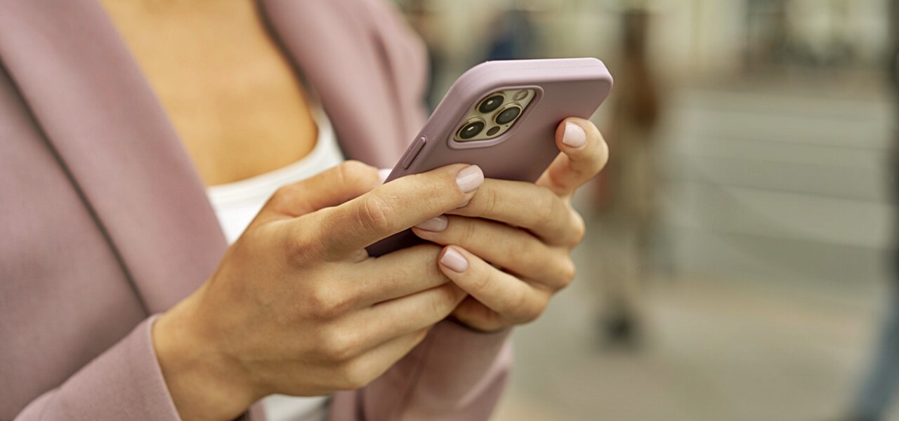 Hogy tartod a kezedben a mobilt? Egy pillanat alatt leleplezi a személyiségedet