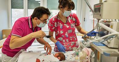 Két császár után is lehet természetes szülés – Dr. Siklós Pál reményt ad minden édesanyának