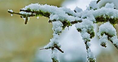 Megérkezett a havazás! Közel 20 cm-es hó borít mindent, járhatatlanok az utak