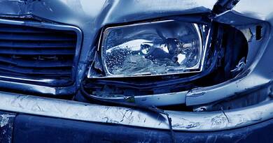 Ebben a másodpercben kaptuk! Sofőr fordult meg az M1-esen, hatalmas baleset történt