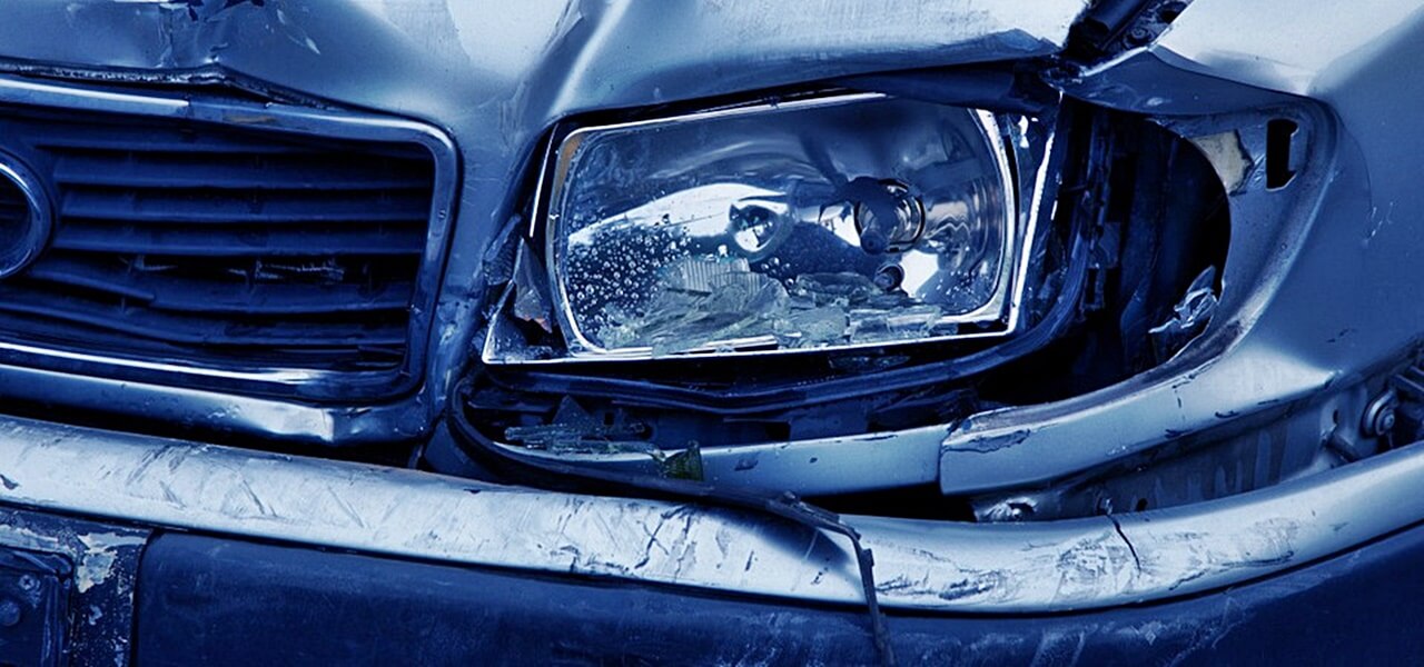 Ebben a másodpercben kaptuk! Sofőr fordult meg az M1-esen, hatalmas baleset történt