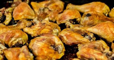 A séfek trükkje: így süsd a csirkecombot, hogy kívül ropogjon, belül omlós maradjon