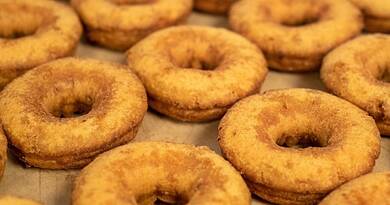 Almával töltött fahéjas fánk: az ősz legillatosabb desszertje