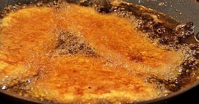 Mióta ezt keverem az étolajba, soha nem fröccsen ki és a tűzhelyet sem kell takarítani