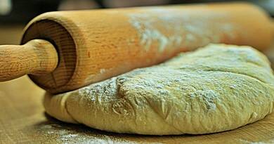 Itt a varázslatos kelt tészta recept, amiből bármit elkészíthetsz: mákos bejgli, kakaós csiga, sós kifli is lehet belőle!