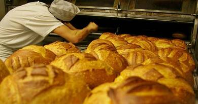 Elárulták a titkot: ebben a dologban marad a kenyér a legtovább friss, a legtöbben mégsem így tárolják!