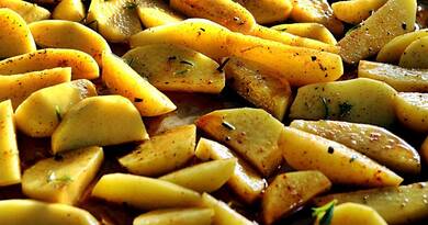 Őszi ízek a konyhában: tepsis fűszeres hasáb krumpli