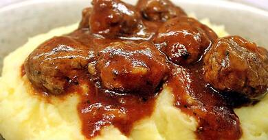 Nem fogod elhinni, milyen egyszerűen készíthetsz selymes, tökéletes krumplipürét – a titok a vajban és a tejben van