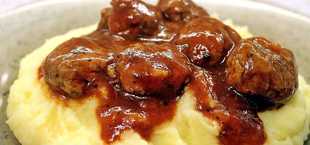 Nem fogod elhinni, milyen egyszerűen készíthetsz selymes, tökéletes krumplipürét – a titok a vajban és a tejben van