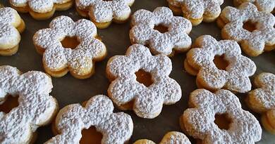 Varázslatos karácsonyi linzer: klasszikus recept nagymamáink konyhájából