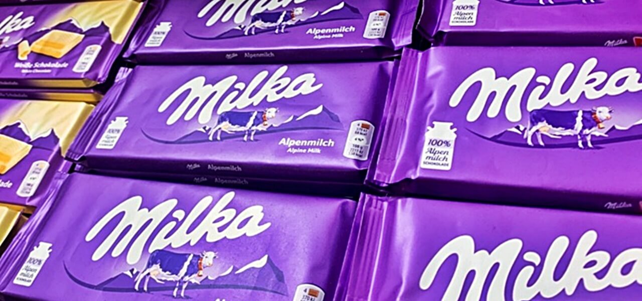 Ne edd meg! Visszahívták a Milka Caramel csokit, veszélyes idegen anyag került bele
