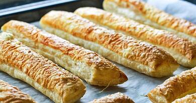 Elképesztően omlós, puha sajtos rúd csak 3 hozzávalóból