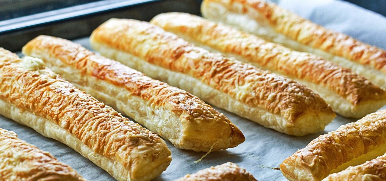 Elképesztően omlós, puha sajtos rúd csak 3 hozzávalóból