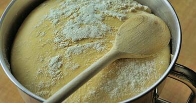 A tökéletes házi kelt tészta receptje: puha, illatos és mindig sikerül