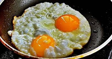 Mindenki rosszul csinálja: pedig ettől az egy hozzávalótól lesz tökéletes a tükörtojás