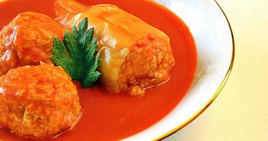 A tökéletes töltött paprika titka: így készül a selymes szósz és a puha húsgombóc
