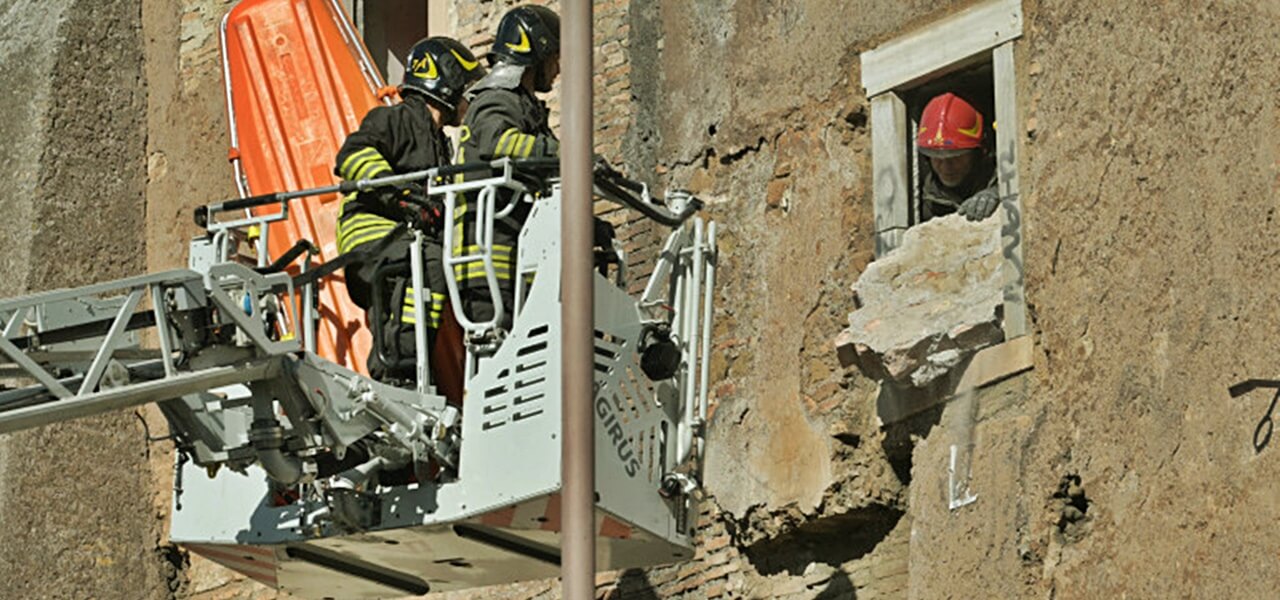 Nem tudták megmenteni – tizenkét órán át harcoltak a romok alatt rekedt munkás életéért