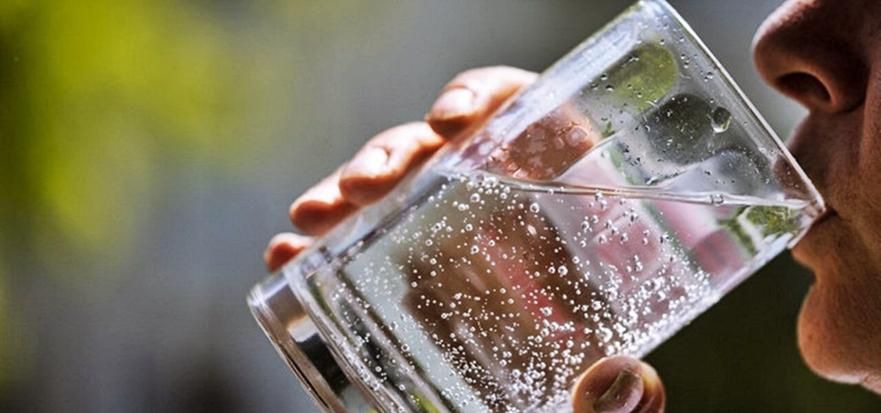 El sem hinnéd, mi történik a testeddel, ha egy hétig csak vizet iszol