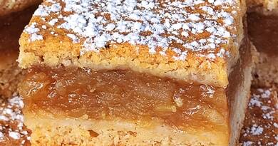 Ez a lágy, édes csoda percek alatt elkészül – Próbáld ki a mennyei almás pite szeleteket