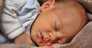 Elképesztő módszer: Így altathatsz el egy síró babát 1 perc alatt!