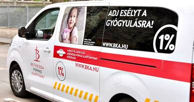 Tízezer lépésből valóság: átadták a Bethesda új, speciális járműveit