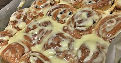 Karácsonyi krémes fahéjas csiga recept, omlós, napokig vaj puha marad