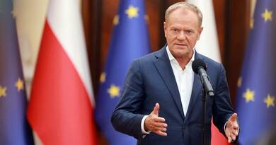 Pattanásig feszült a hangulat Brüsszelben: az uniós vezetőknek 90 milliárd eurós kérdésben kell dönteniük, miközben Donald Tusk lengyel kormányfő „pénzről vagy vérről” beszél.