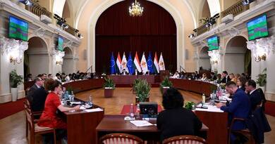 A Demokratikus Koalíció (DK) szerint Budapestnek nem hitelre, hanem a visszatartott pénzére van szüksége.