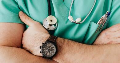 Hatalmasat lépett előre a magyar egészségügy: hivatalosan is bejelentették a gyógyszerészek vényírási jogosultságát.