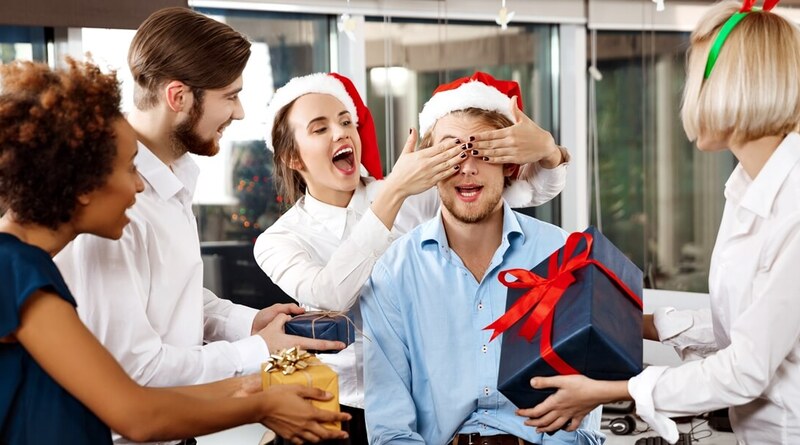 Heti karrier horoszkóp 2025. december 22-28. Pénzügyi horoszkóp karácsonyra. Munkahelyi előrejelzés: bónusz, előléptetés, felmondás. Bak hava karrier hatások.