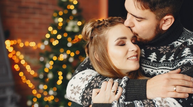 Heti szerelmi horoszkóp 2025. december 22-28. Karácsonyi párkapcsolati előrejelzés. Kinek lesz lánykérés karácsonykor? Szerelem, szakítás és békülés horoszkóp minden csillagjegynek.