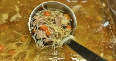 A varázslat a fazékban kezdődik: így készül a tökéletes karácsonyi húsleves