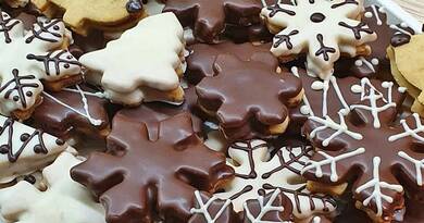 Varázslatos téli kekszek: így készíts hópelyhes és sünis mézes finomságokat otthon