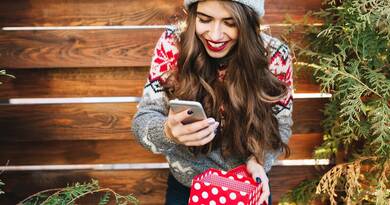 A legszebb karácsonyi SMS-ek és üzenetek 2025-re. 30 megható, vicces és romantikus jókívánság családnak, barátoknak és szerelmeseknek. Másold ki és küldd el most!