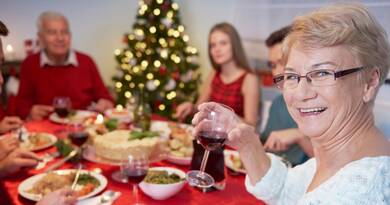 Amikor karácsonykor a rokonok összegyűlnek, az a meghittség és a szeretet ideje, de valljuk be, ez a helyzet a humor, a feszültség, és a kínos kérdések tökéletes elegye is lehet.