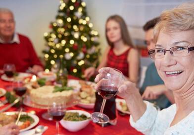 Amikor karácsonykor a rokonok összegyűlnek, az a meghittség és a szeretet ideje, de valljuk be, ez a helyzet a humor, a feszültség, és a kínos kérdések tökéletes elegye is lehet.
