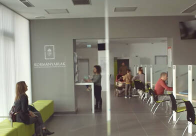 Kormányablak nyitvatartás karácsony 2025. Igazgatási szünet kormányhivatalok. TB igazolás igénylése online. Földhivatal nyitvatartás január. Ügyintézés a két ünnep között.