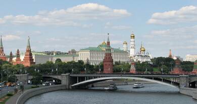 Végre eljöhet a pillanat, amire az egész világ vár? Dmitrij Peszkov, a Kreml szóvivője csütörtökön megerősítette: Oroszország készen áll a közvetlen tárgyalásokra az Egyesült Államokkal az ukrajnai rendezésről.