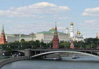 Végre eljöhet a pillanat, amire az egész világ vár? Dmitrij Peszkov, a Kreml szóvivője csütörtökön megerősítette: Oroszország készen áll a közvetlen tárgyalásokra az Egyesült Államokkal az ukrajnai rendezésről.