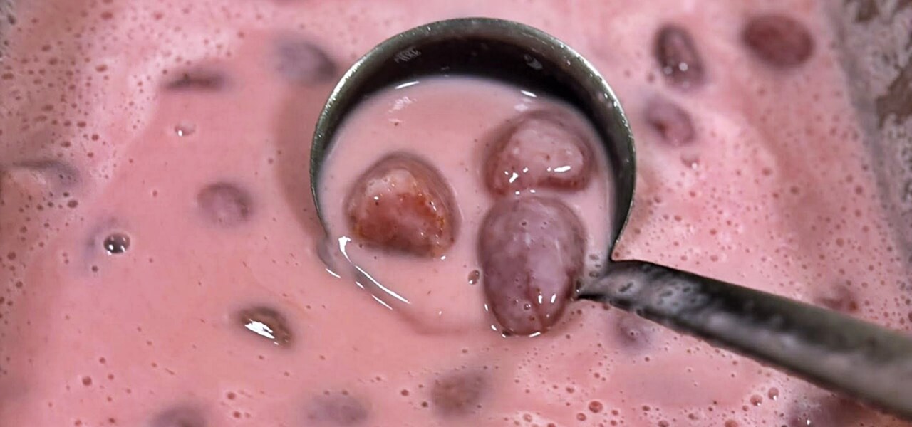 A karácsony legédesebb meglepetése: ezt az eperkrémlevest minden vendég kérni fogja