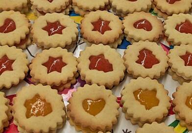 Ez a lekváros linzer mindig omlós marad: a klasszikus aprósütemény receptje, amit nem lehet elrontani