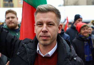 Ételosztást szervez Magyar Péter, a Tisza Párt elnöke.