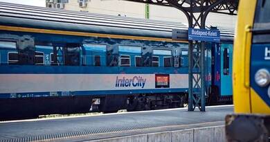 Nemcsak vonat, busz is jön! Naponta 40 extra járatot indít a MÁV-csoport az ünnepi káosz elkerülésére.