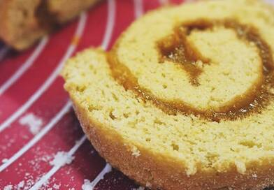 Ünnepi lekváros piskótatekercs, amit mindenki dicsérni fog: a klasszikus, ami sosem okoz csalódást