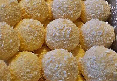 Az ünnepi desszert, amit nem lehet abbahagyni: házi Raffaello-golyó