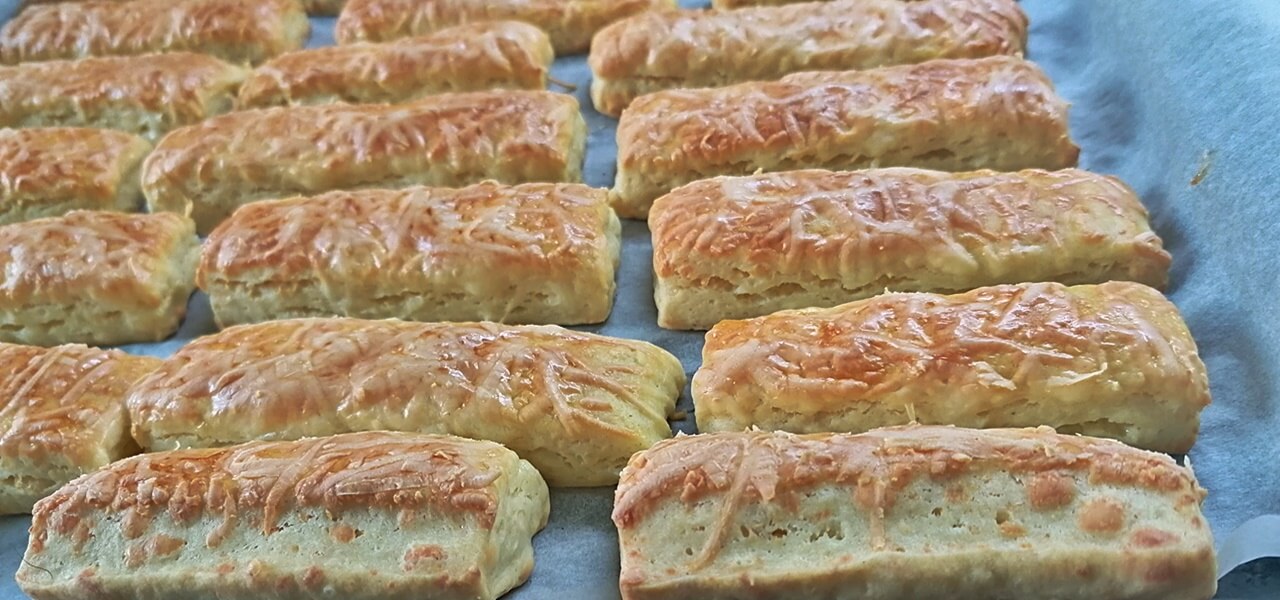 Ez a sajtos rúd pillanatok alatt eltűnik a tányérról: garantáltan függőséget okoz