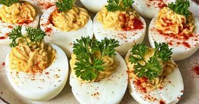 Ez a szilveszteri töltött tojás mindig elfogy éjfél előtt – a klasszikus, amit mindenki imád