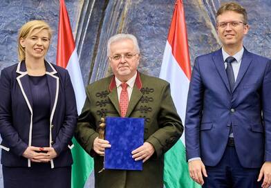 Eötvös József-díjjal tüntették ki a Széchenyi István Egyetem professzorát, dr. Tossenberger Jánost.