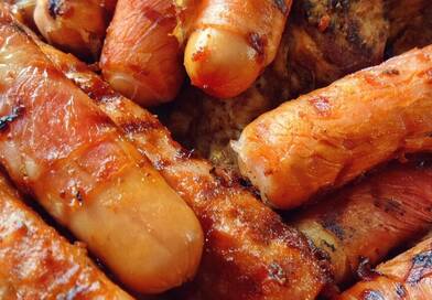 Baconbe tekert virsli, ahogy régen készítettük: egyszerű, ropogós, mindig elfogy